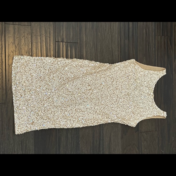 Alice + Olivia Sequin Dress. Size 4. Wore only once. Like new. - Picture 4 of 6